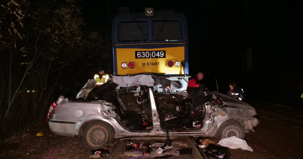 Öten meghaltak Szentmártonkátánál, amikor egy Intercity autóval ütközött