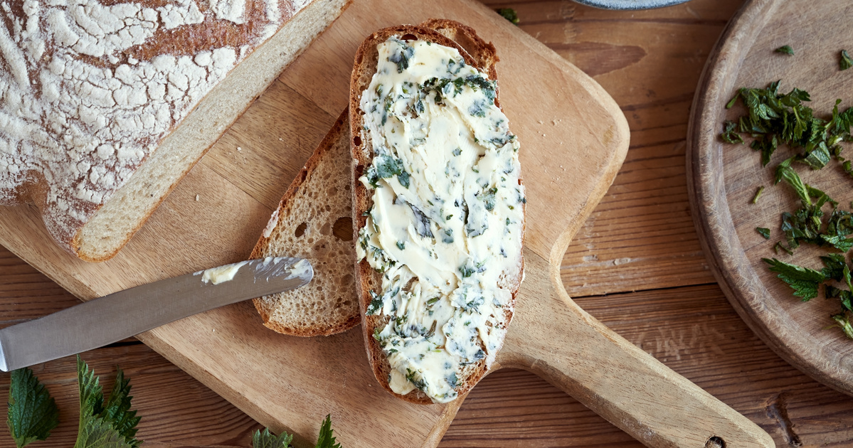 Sült fokhagymás fűszervaj: ropogós pirítóssal az igazi