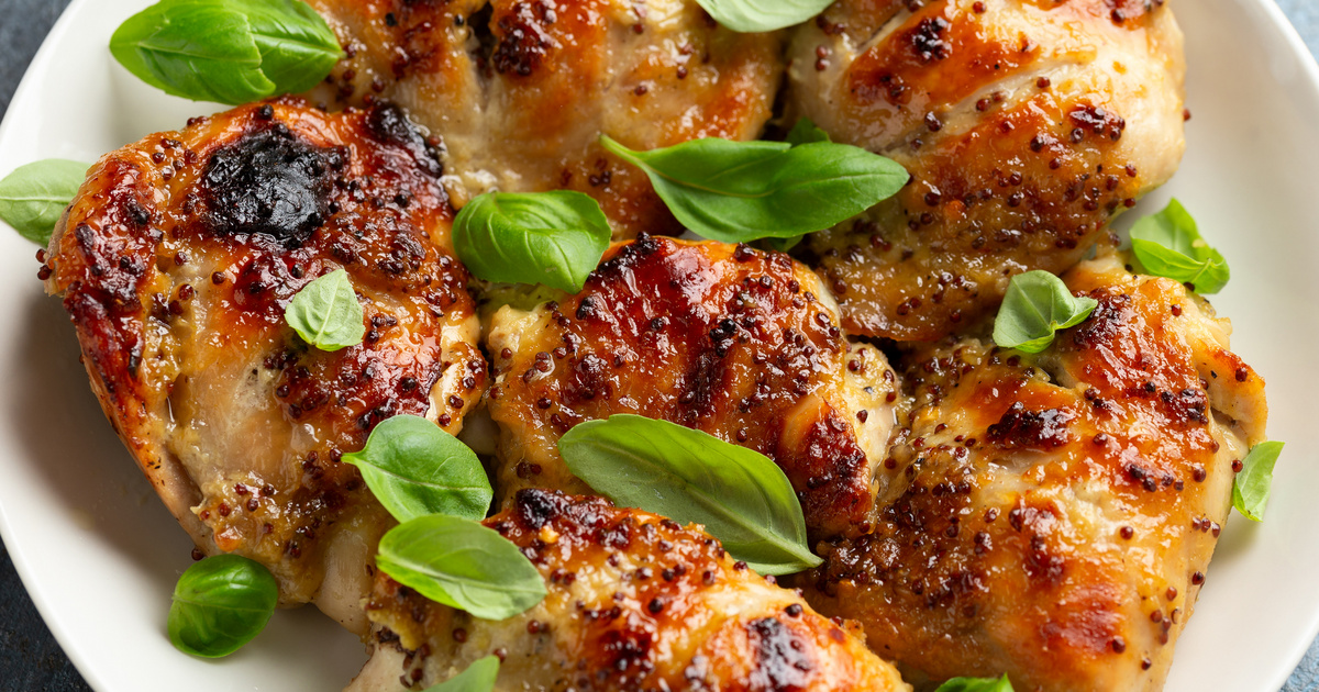 Serpenyőben sült csirkemell vajas, fokhagymás szaftban: alig munkával készül