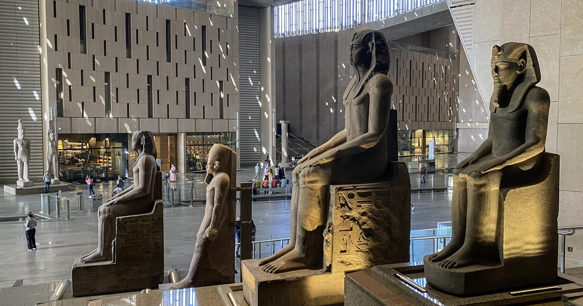 Óegyiptomi ereklyéket követel vissza a sztárrégész, köztük Noferitit és a Rosette-i követ