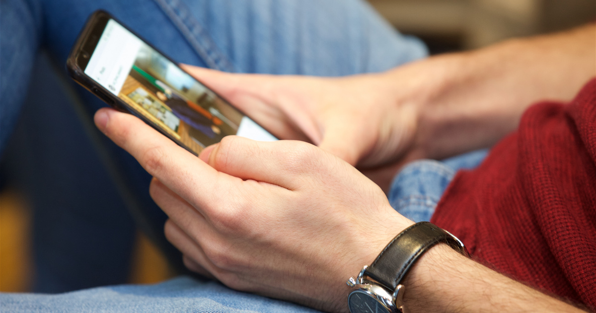 A Tinder már a telefonunk galériájában turkál, hogy eldöntse, ki illik hozzánk