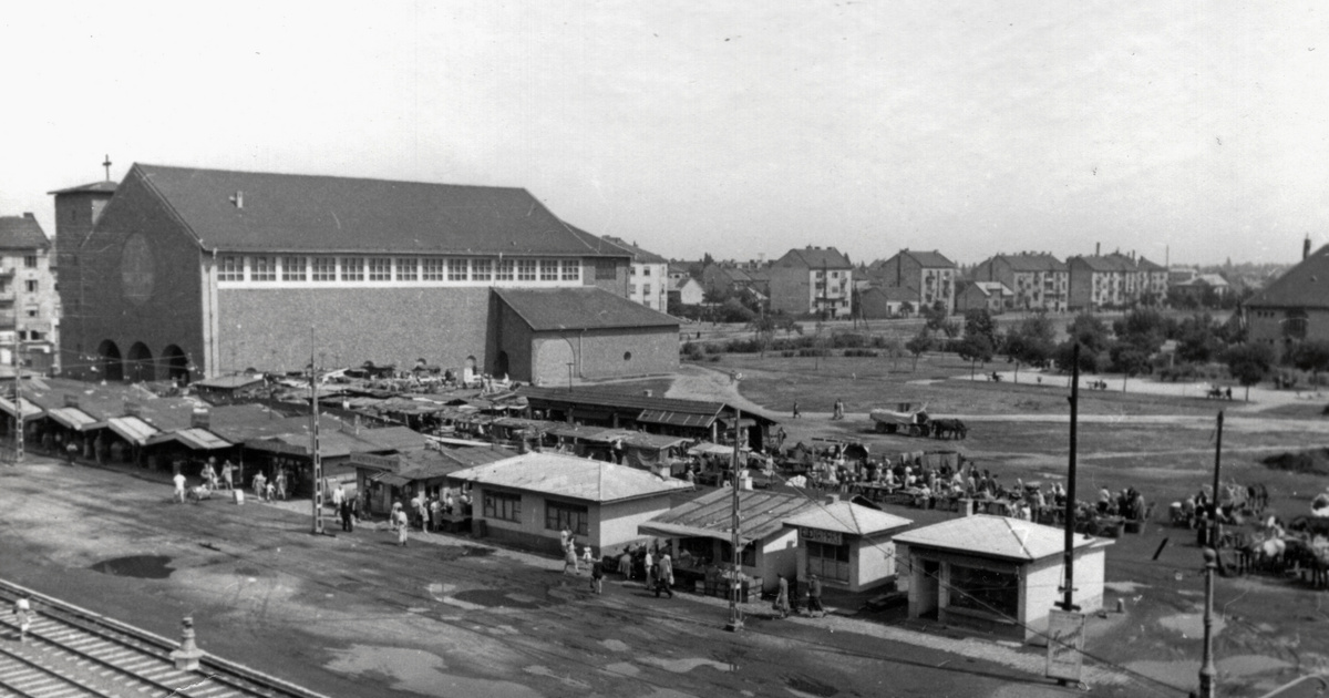Kedvenc koncerthelyszínünk helyén ma üres placc van, a Bosnyák téren...
