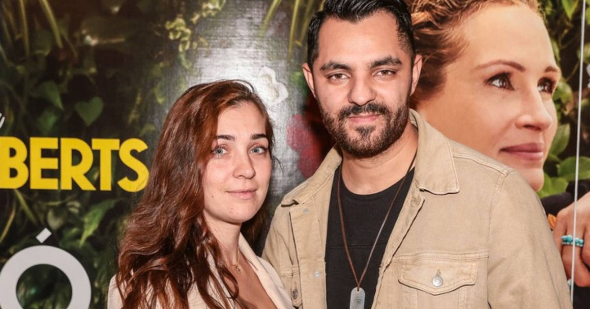 Oláh Gergő felesége feszülős állatmintás ruhában: Niki elképesztően fest férje mellett az új klipben