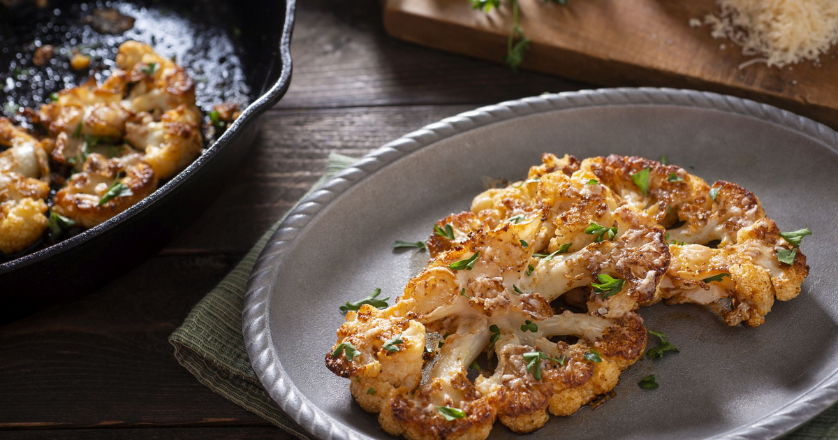 Vajpuha karfiolsteak reszelt sajttal megkoronázva: felejthetetlen vacsora