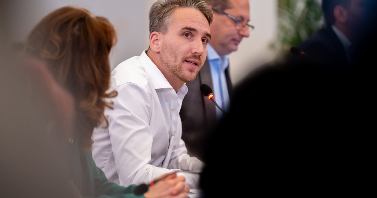 Index – Belföld – Új párt indulhat a választáson, Magyar Péter és a Momentum rögtön nekiesett a kezd…