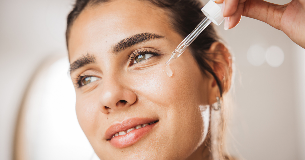 A szuperhatóanyag, amiért most mindenki megőrül: bőrtökéletesítő, ragyogást adó niacinamidos szérumok körképe