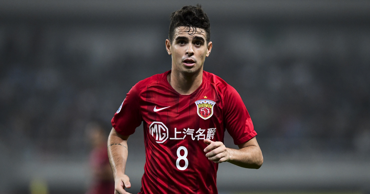 Összeesett egy rutinteszten, abbahagyhatja a futballt a 2014-es világbajnokság csillaga