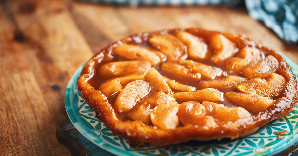 Francia fordított almás pite vajas tésztás alappal: így készül a híres tarte tatin