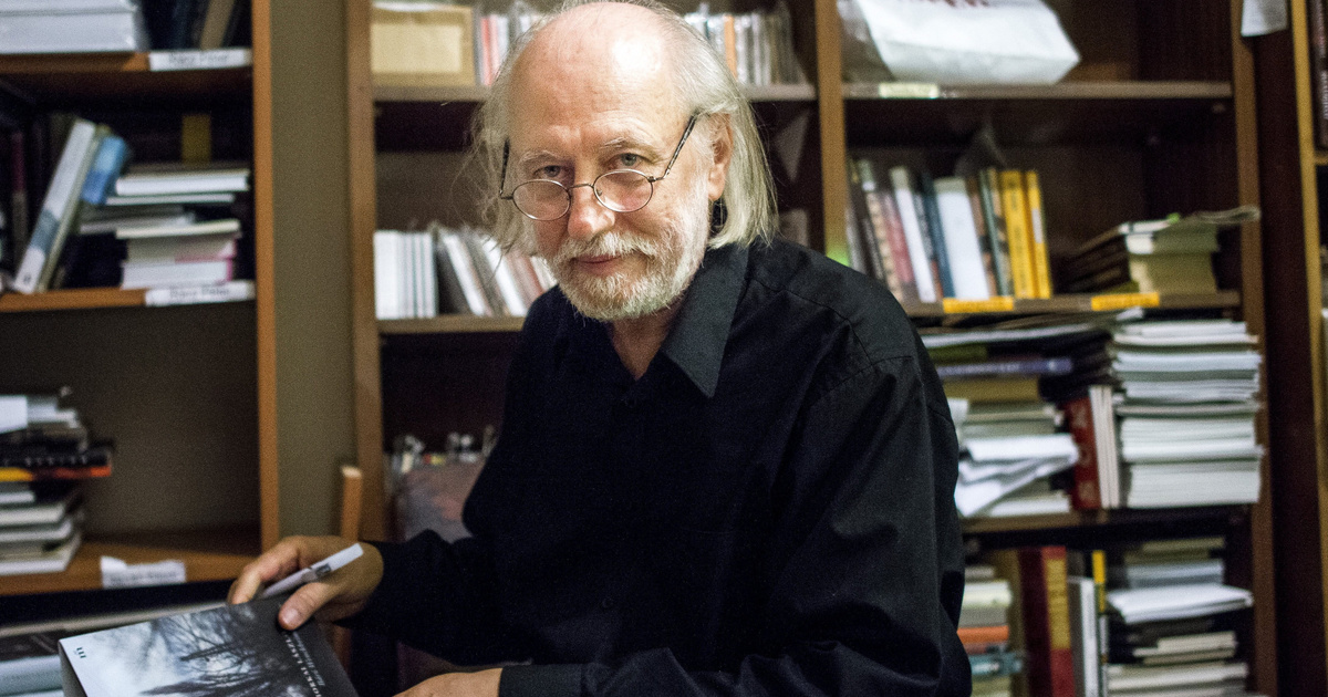 A csipás és húgyszagú Krasznahorkai László lepkékre vadászik