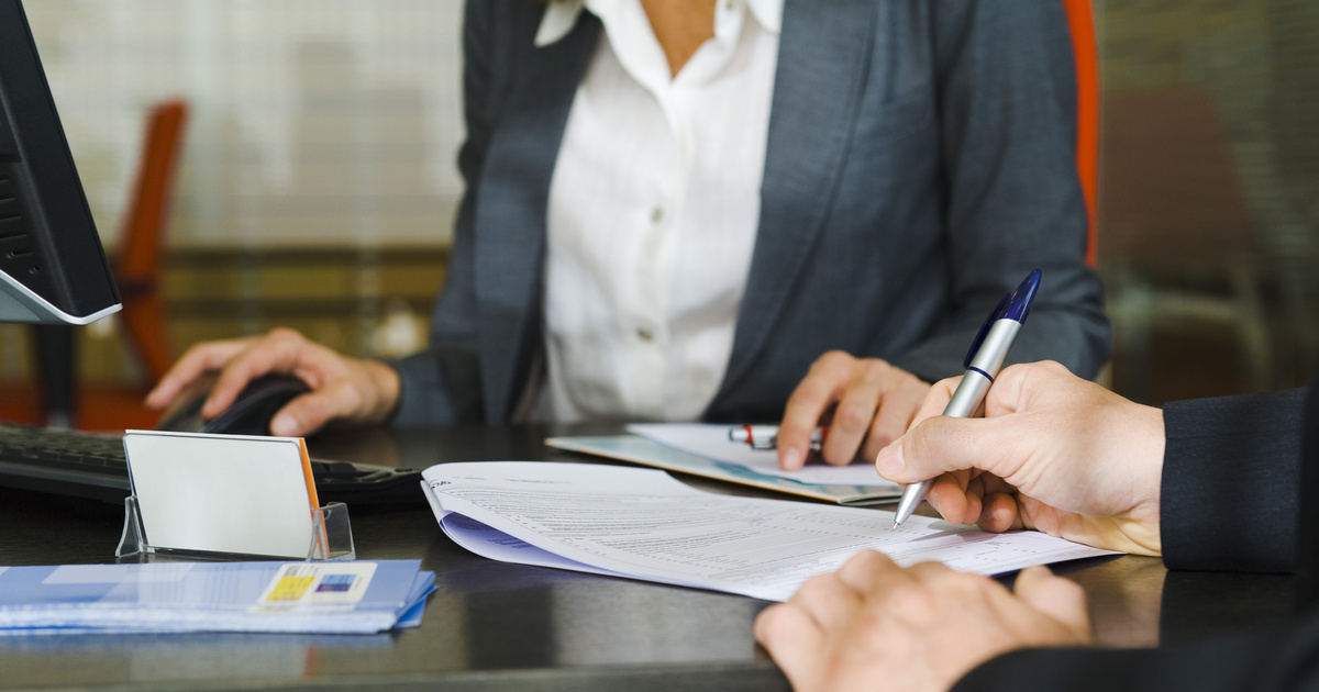 Válasz a bankszámlastopra: 4 magyar pénzintézet módszerét mutatják a szakértők