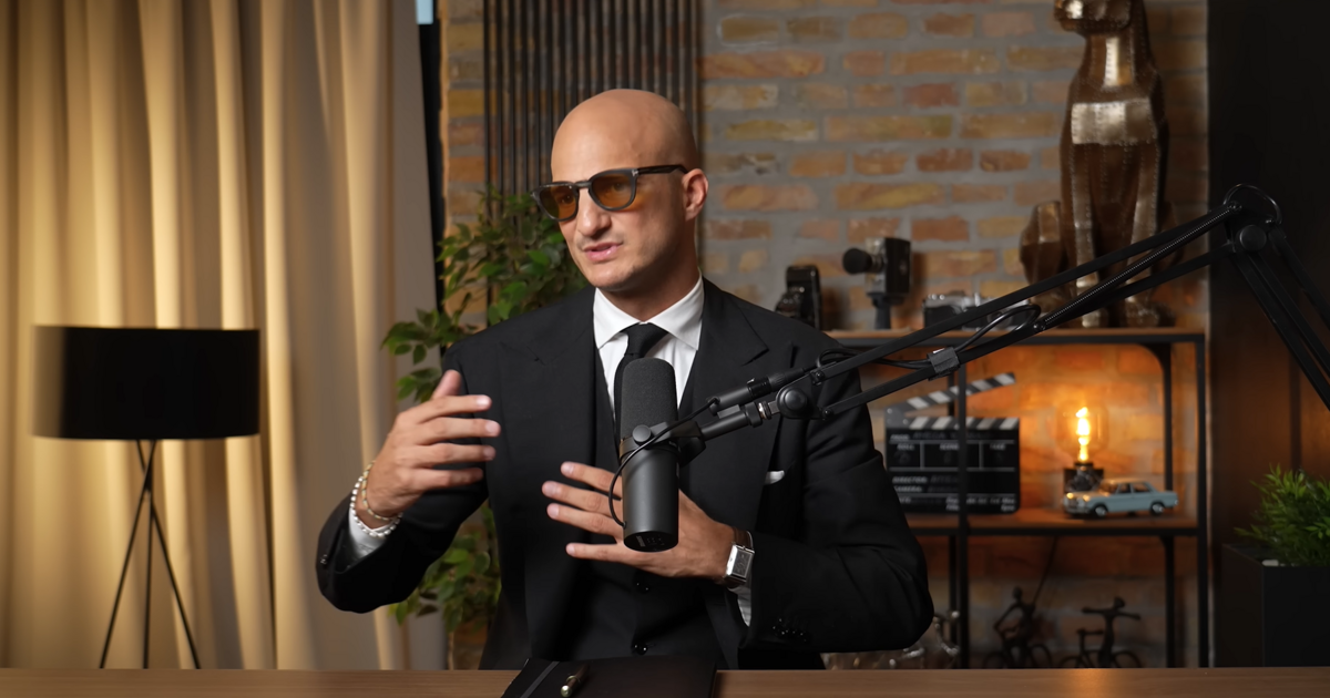 Gyurcsány trükkös szettjei, Orbán stílusváltásai, Lázár zöld kabátjai – íme a nagy politikusdivat-rangsor