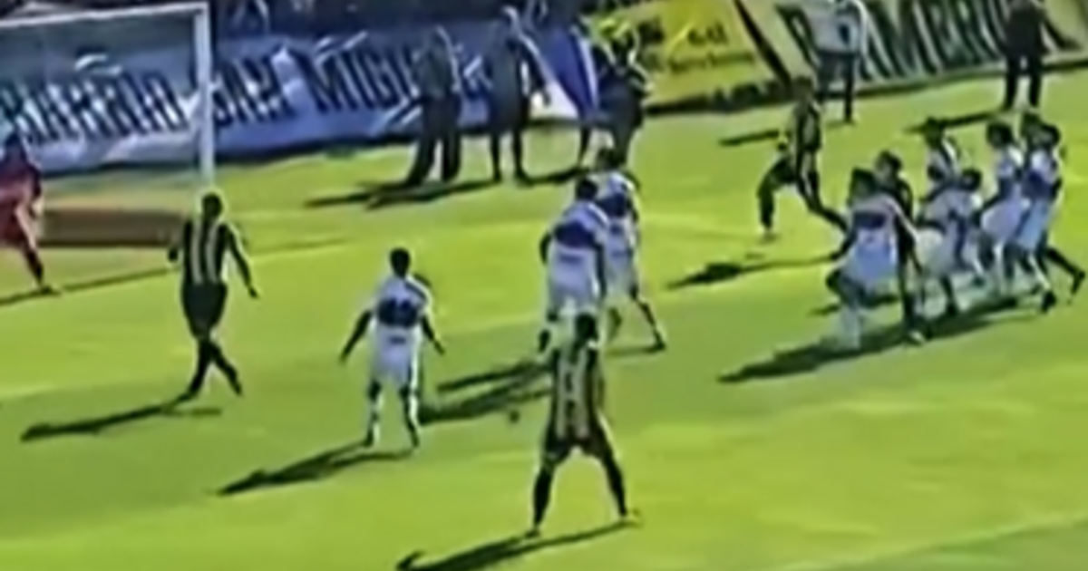 Tömegbunyóba fulladt az osztályozó, paprikaspray-vel viszonozták a rúgásokat a zsaruk