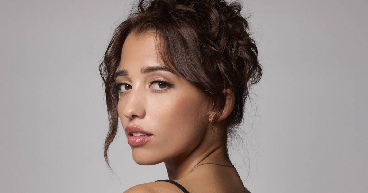 Schóbert Lara közös fotón a világhírű énekesnővel: össze lehet keverni őket, annyira hasonlítanak