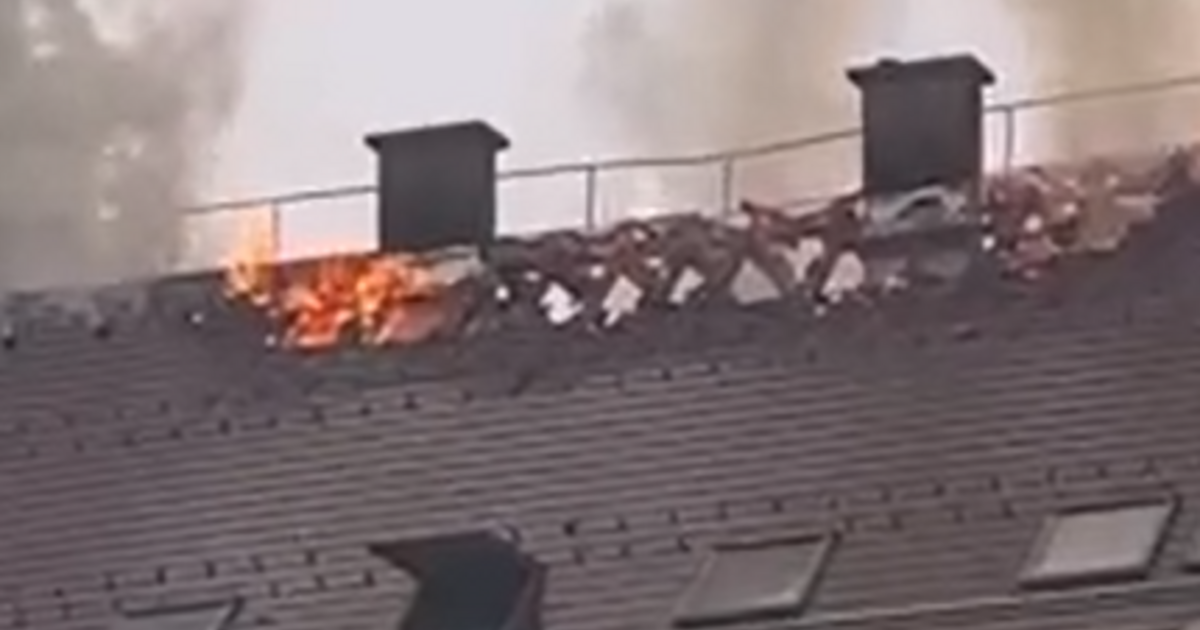 Óriási lánggal ég egy ház a Bazilika mellett