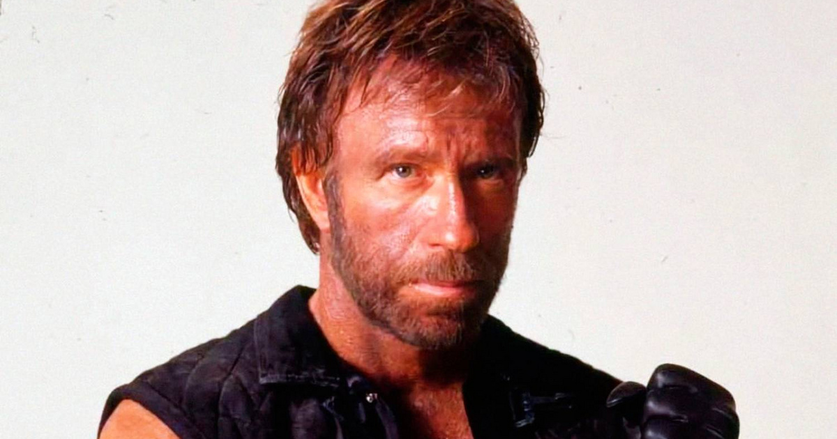 A 85 éves Chuck Norrisra már alig ismerünk rá: ennyire más ősz hajjal