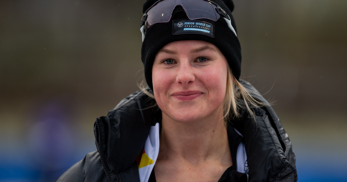 Lecsúsztak a ruhák a jégen, anyaszült meztelenül pózolnak a gyorskorcsolyázók