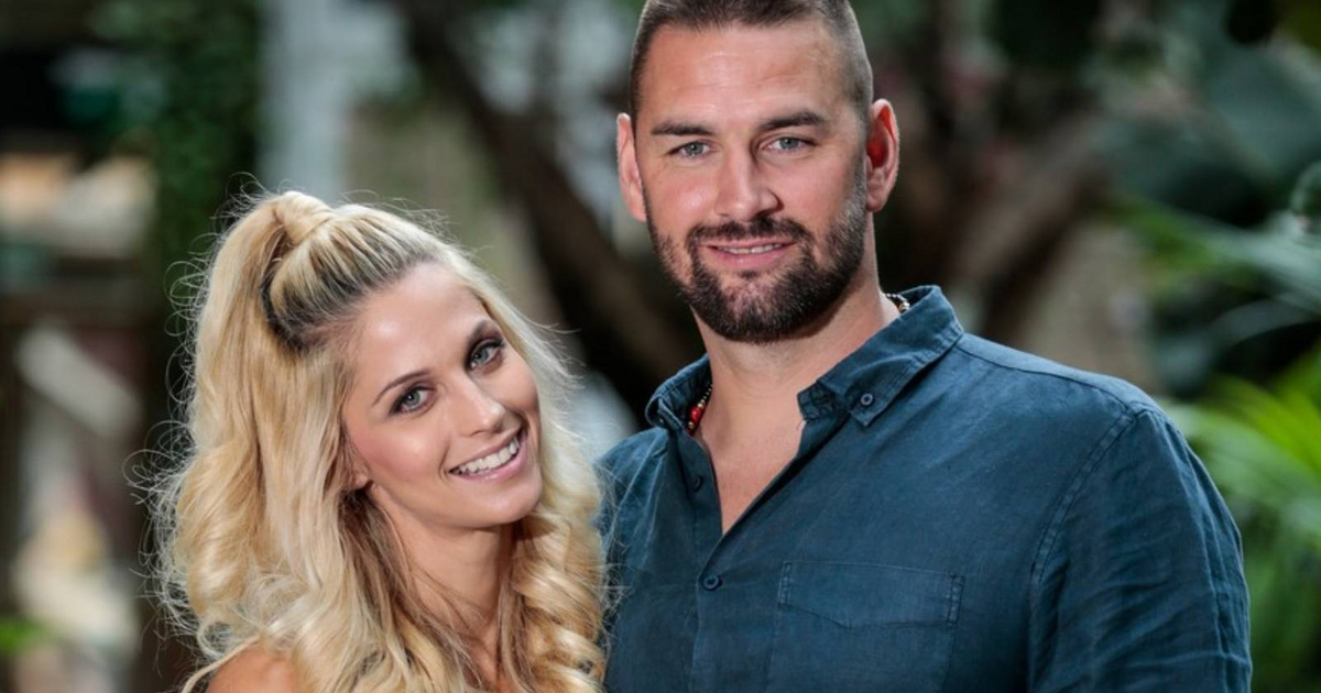 Kucsera Gábor és Tápai Szabina nagyobbik lánya 7 éves lett: a szöszke Milla tiszta gyereksztár a családi fotón