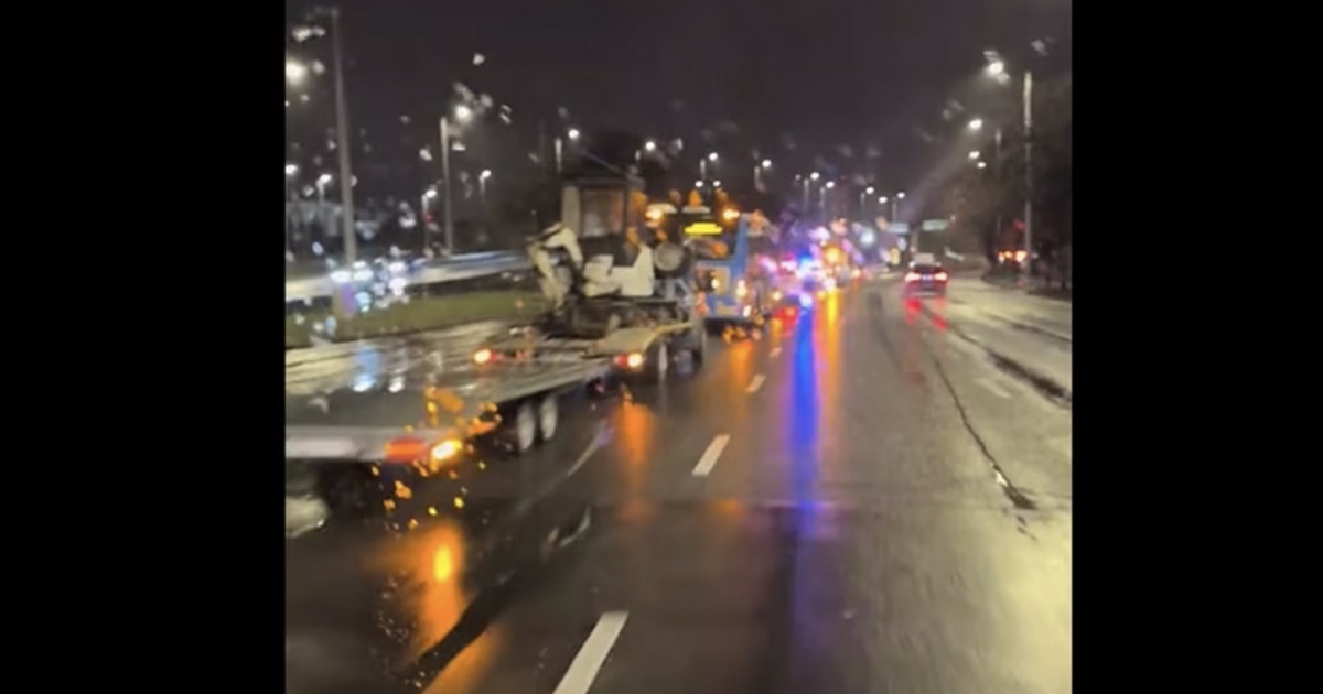 Tömegesen kaptak defektet az autósok egy budapesti plázánál szombat este