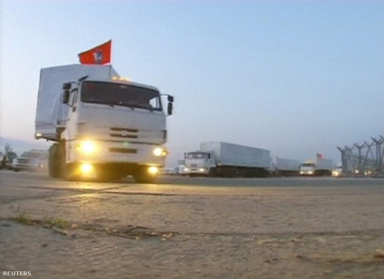 Az orosz állami televízióban bemutatott felvételek szerint 280 teherautóból álló konvoj indult el Ukrajnába 2014. augusztus 12-én, Moszkva környékéről.