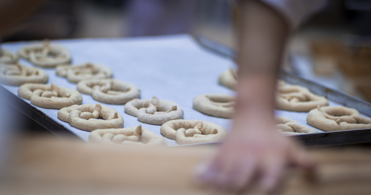 Csak egy perecbe harapott bele: 12 éve gépek tartják életben a 27 éves színésznőt