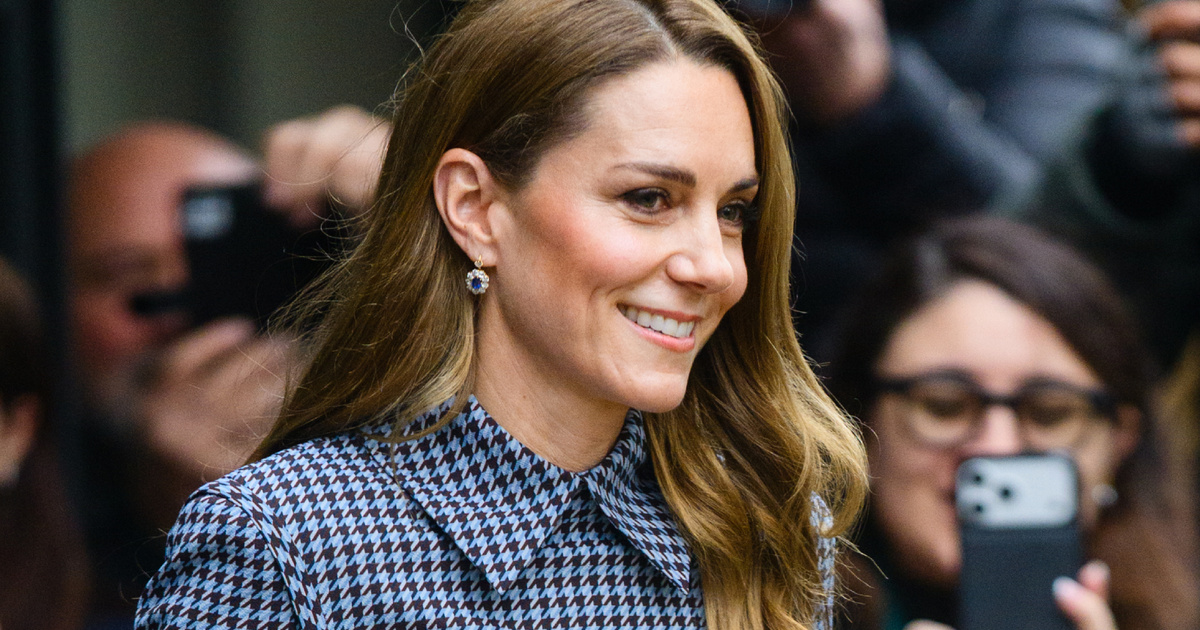 Katalin hercegné tyúklábmintás ruhában tündökölt: így kiemelte karcsú alakját a szett