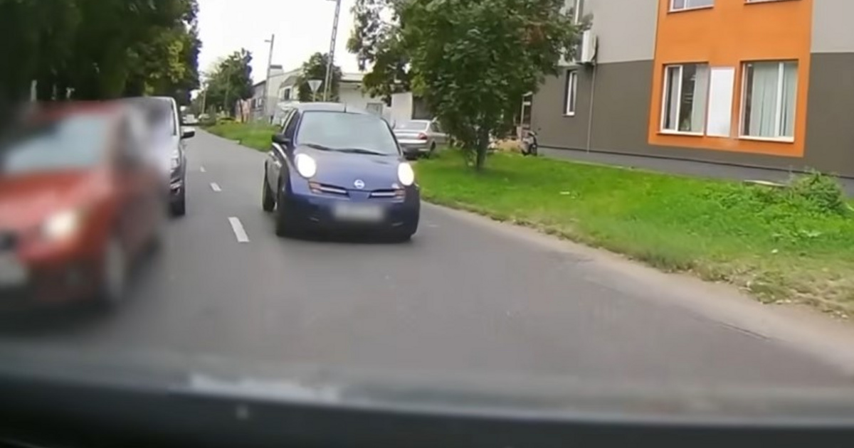 A sort megelőzve karambolozott egy autó Kőbányán, a sofőr a felesége nem létező terhességére fogta a balesetet