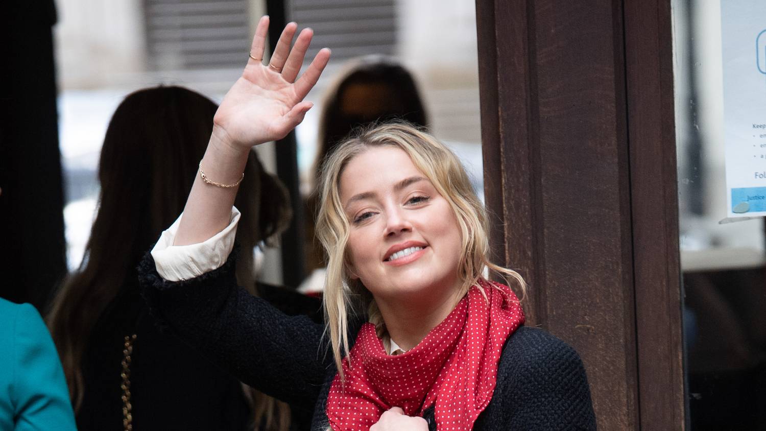 Amber Heard ritka bepillantást engedett új életébe miután Spanyolországba költözött