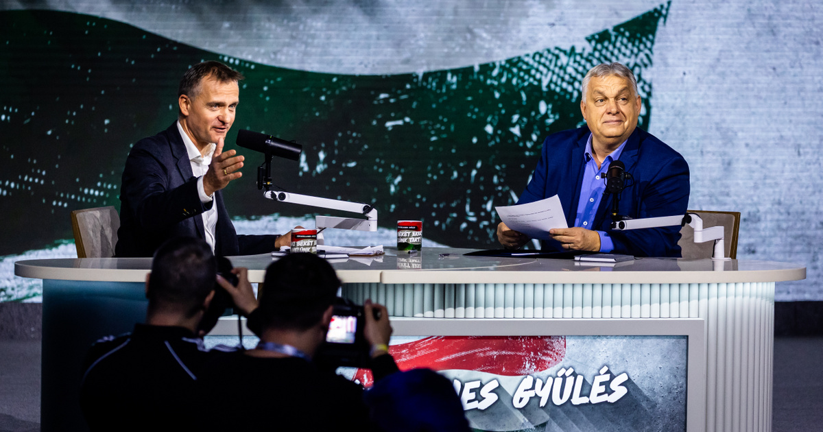 Orbán Viktor előtt Csisztu Zsuzsa a színpadon, elkezdődött a második háborúellenes gyűlés