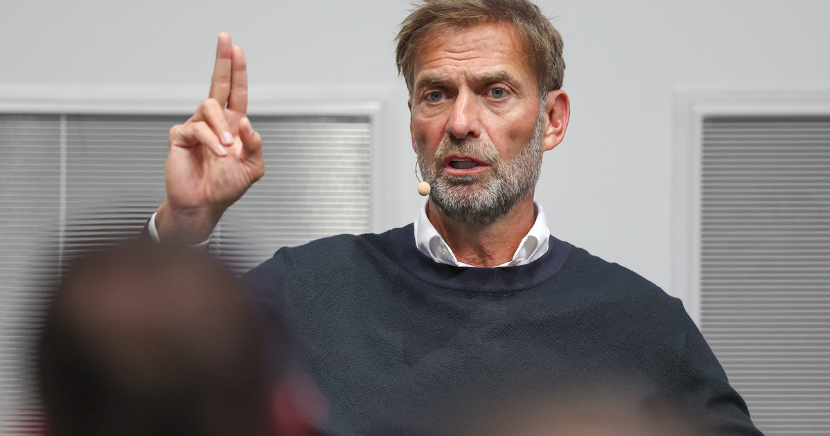 Hiába cáfolták, mégis a legenda válthatja beugróként Arne Slotot a Liverpool kispadján