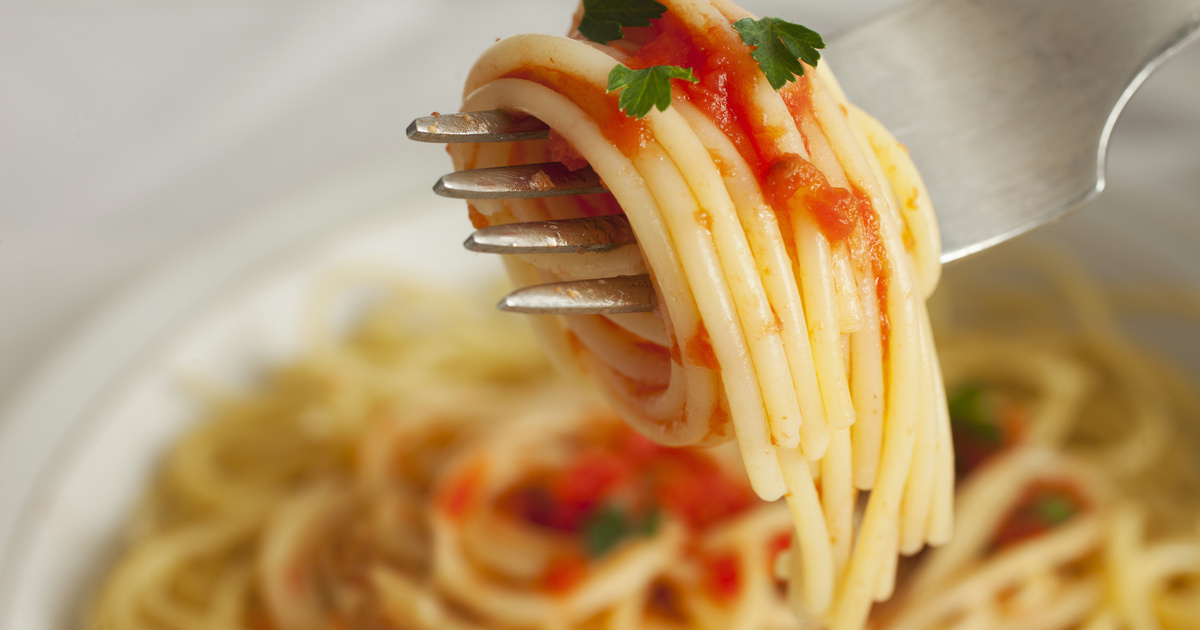 Spagettit lehet sosem főztél még így: a sütőbe téve pillanatok alatt kész