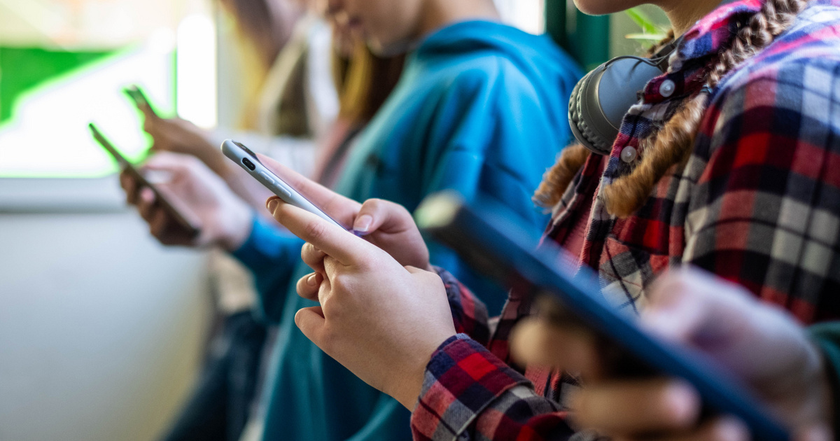 Tini fiók az Instagramon: tényleg védelmet nyújt a 18 év alattiaknak?