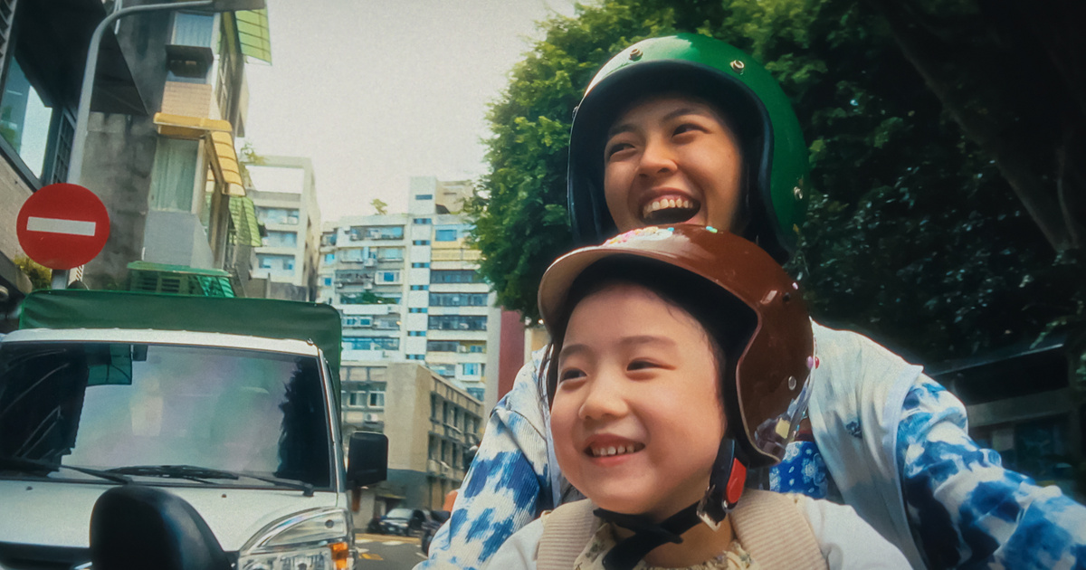 A Netflix új filmje teli van szívfacsaró drámával, mégis végigmosolyogtuk