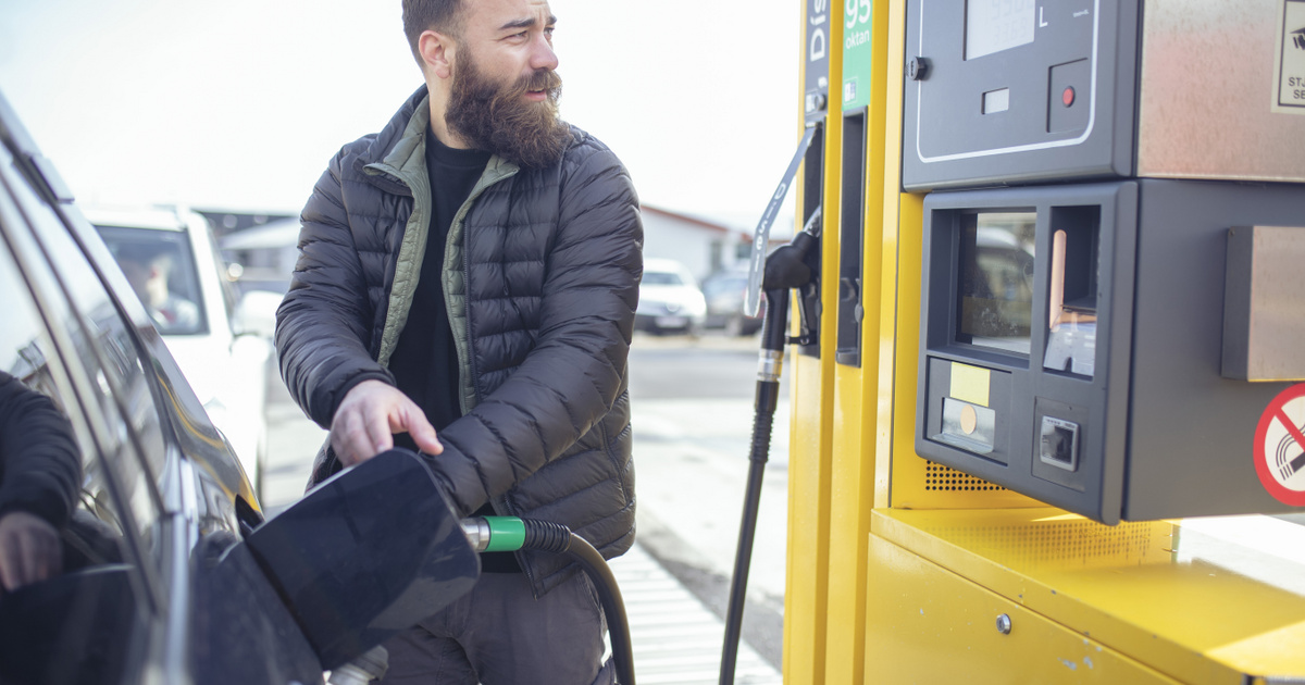 Változik a benzin és a gázolaj ára pénteken: erre számíthatnak az autósok