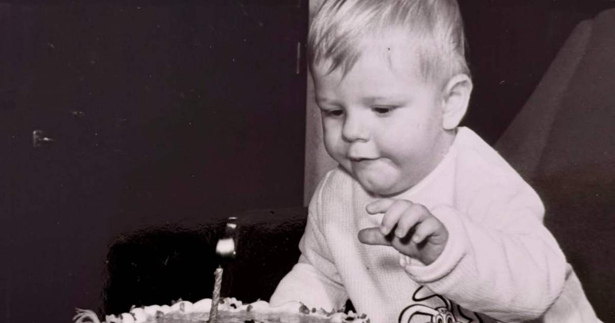 Ha felismered a szöszke kisfiút a képen, zseniális vagy: a leghíresebb magyar műsorvezető lett belőle