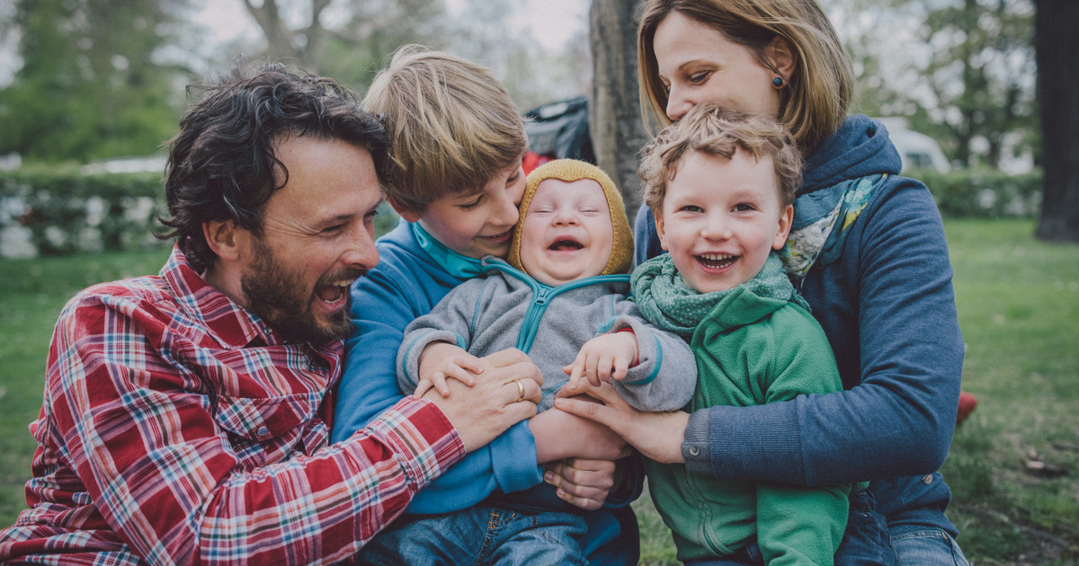 Pénz érkezik sok családnak 2026 elején: ekkor jön az utalás