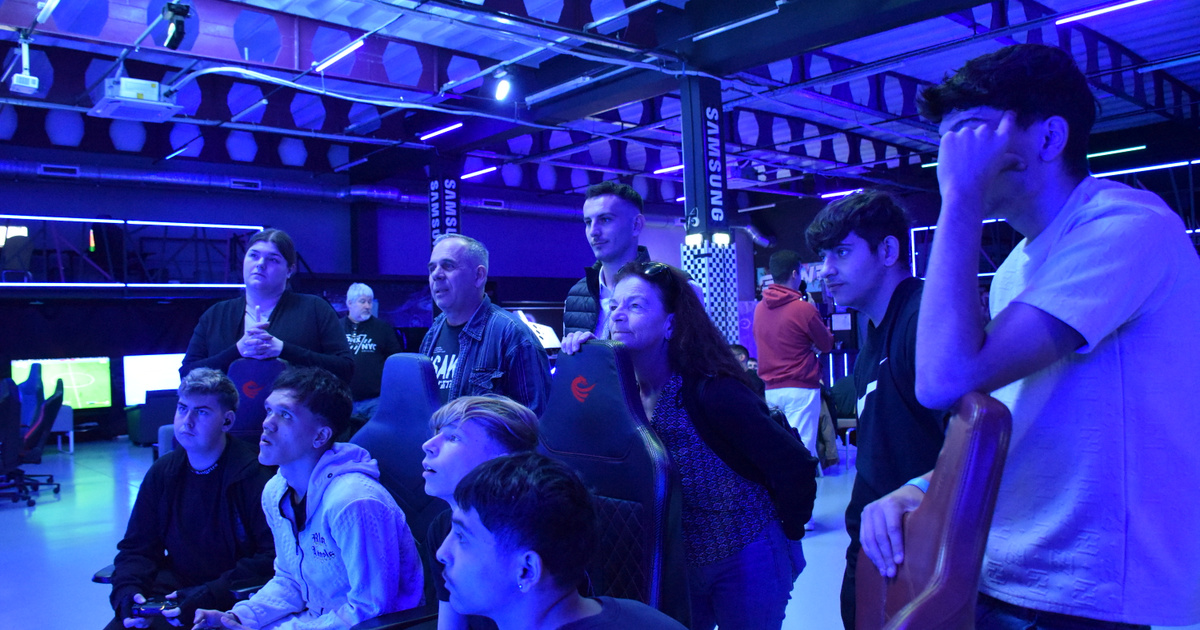 Örömteli játékot és értékes ajándékokat hozott a Mikulás hét gyermekotthon lakóinak