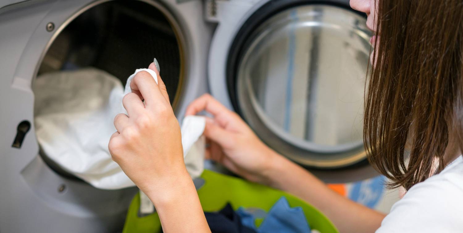 Itt a válasz – ezért kell kimosni az új ruhákat, mielőtt felvennénk őket