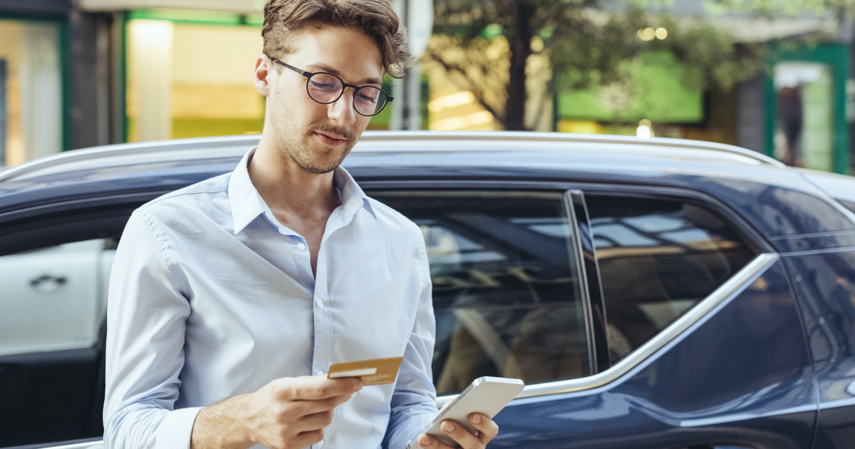 Nem fognak örülni az autósok: mélyen a zsebükbe kell nyúlniuk hétfőtől