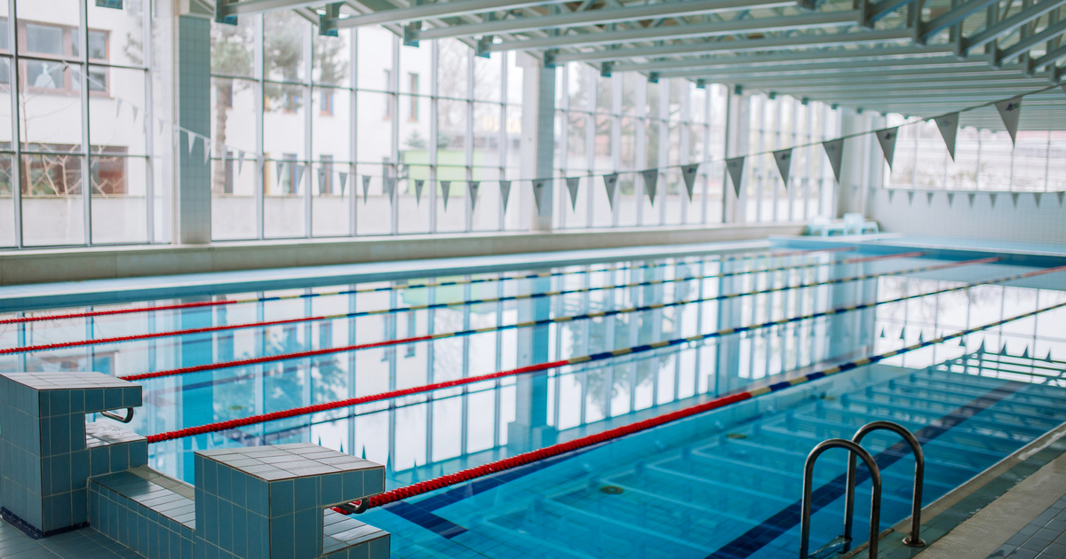 Úszásoktatáson élesztettek újra egy 3 éves kisfiút Kőbányán - A szülők feljelentést tettek