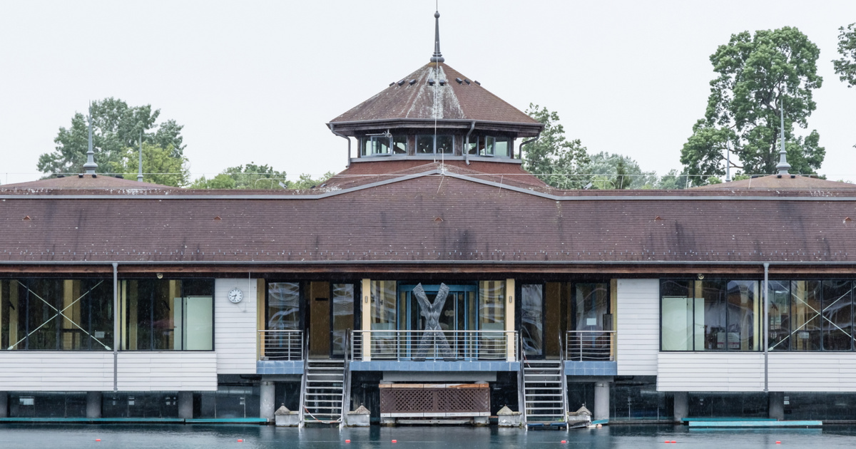 Lebontják a hévízi tófürdő ikonikus központi fürdőházát