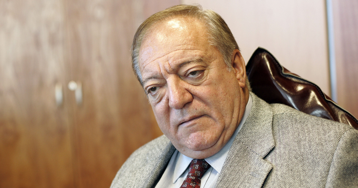 Vádat emeltek Aján Tamás ellen, több száz milliót sikkaszthatott el