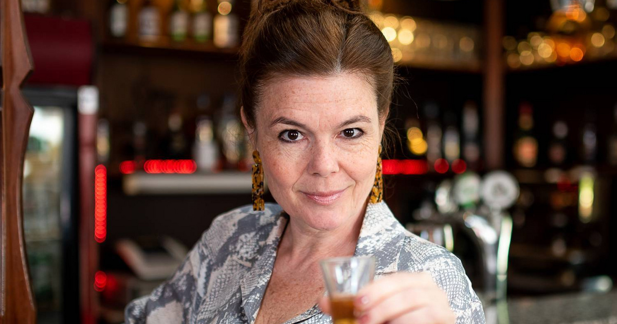 A mi kis falunk kocsmárosnéja és lánya: Anna is tehetséges színésznő lett