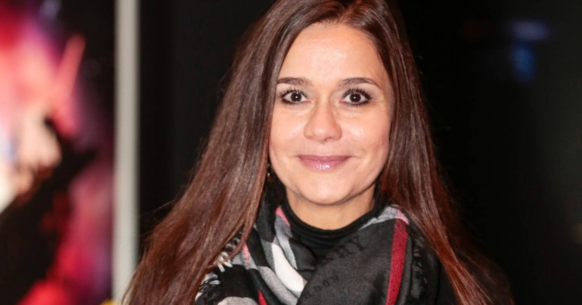 A 90-es évek gyönyörű műsorvezetője volt: 55 évesen évtizedeket is letagadhatna a karácsonyfa előtt készült fotókon