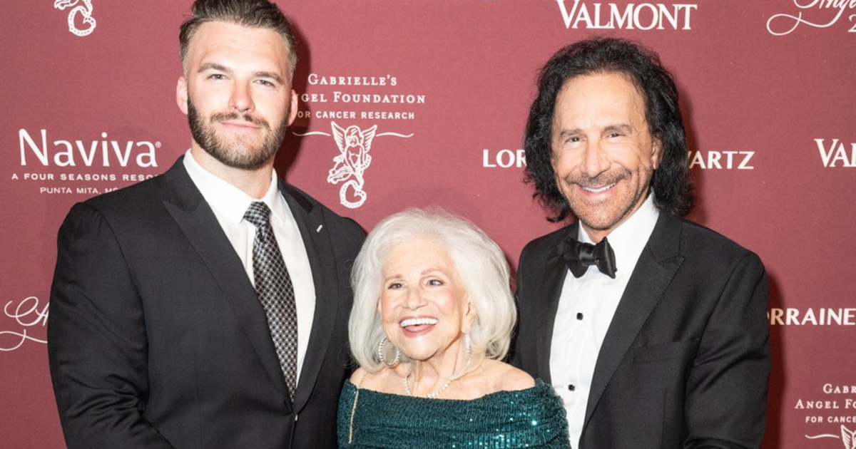 Álomszép címlapfotó készült a magyar származású TikTok-nagyiról: a 102 éves Carole Roth igazi díva