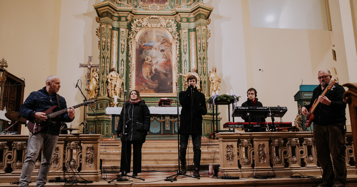 Rockzenében keresik a karácsony lényegét