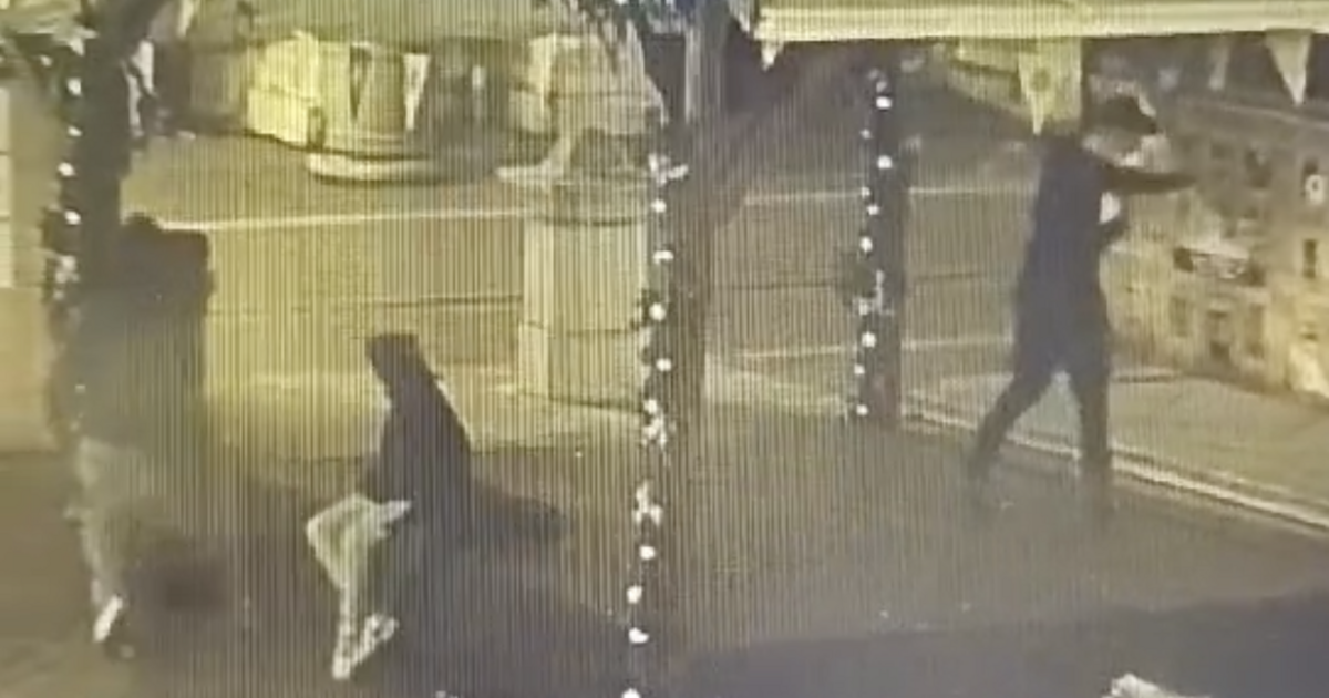 Index – Belföld – Fiatalok rombolták szét a szegedi karácsonyi vásár színpadjának díszletét