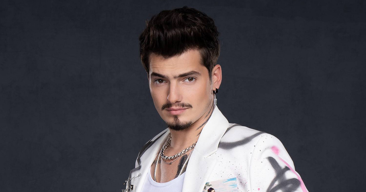 Marics Peti ebben a sorozatban szerepelt, mielőtt berobbant a VALMAR-ral: szakáll nélkül nem ismerni fel