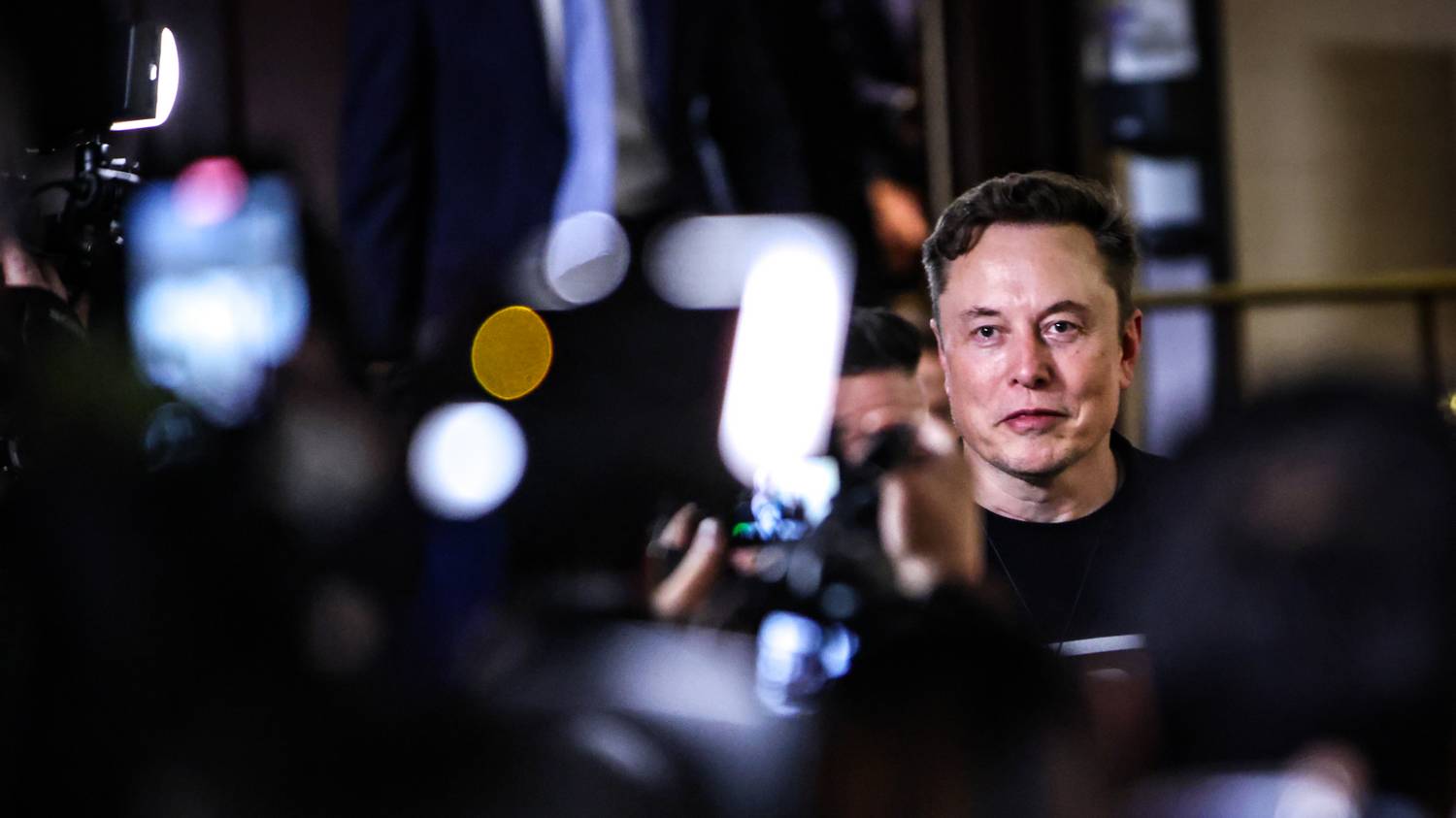 Elon Musk elmagyarázta, miért nem mer az utcára lépni az elmúlt hónapokban