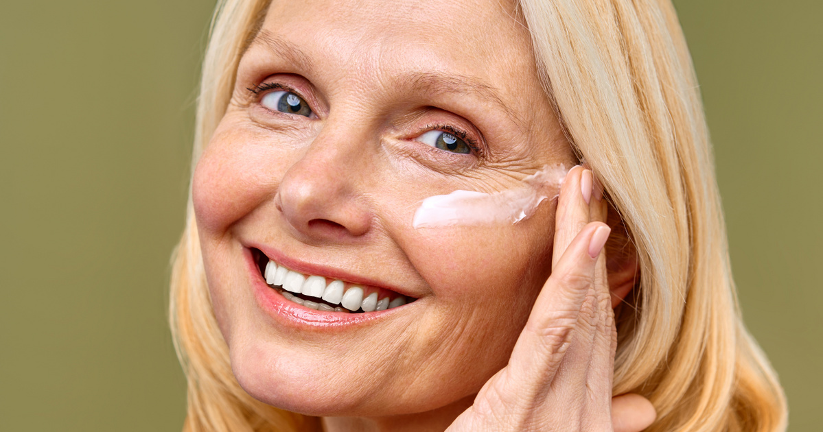 2 hét után simább, egységesebb bőr: kipróbáltuk a L’Oréal Paris Age Perfect arckrém új formuláját