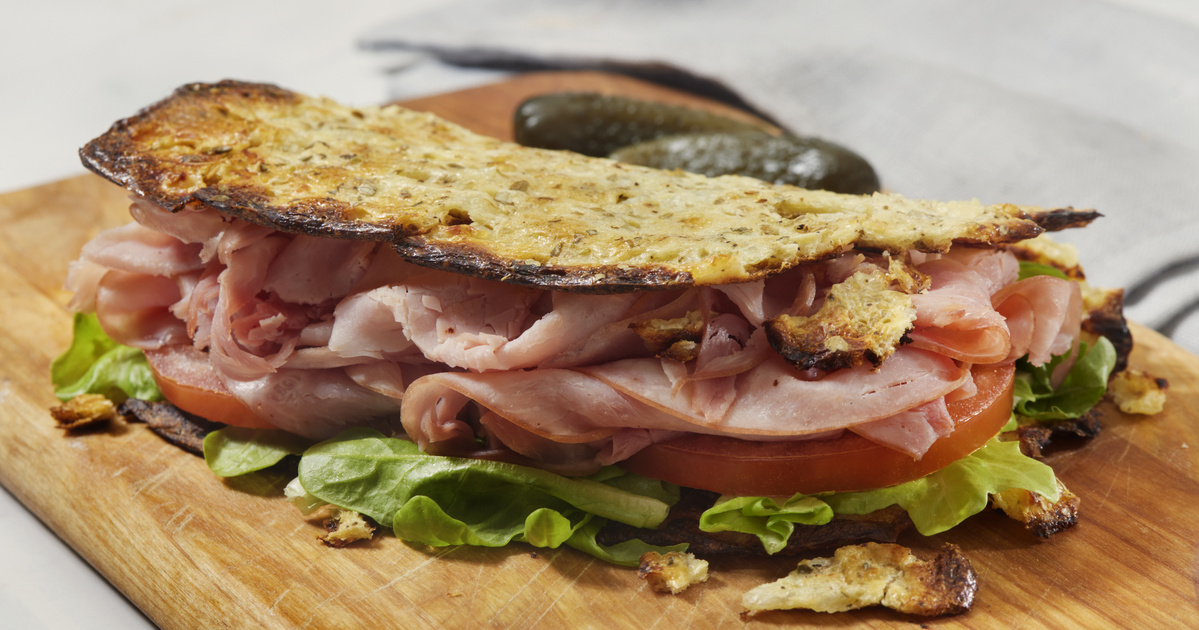 Ropogós juhtúrós wrap sütőben – Elképesztően kiadós reggeli 15 perc alatt!